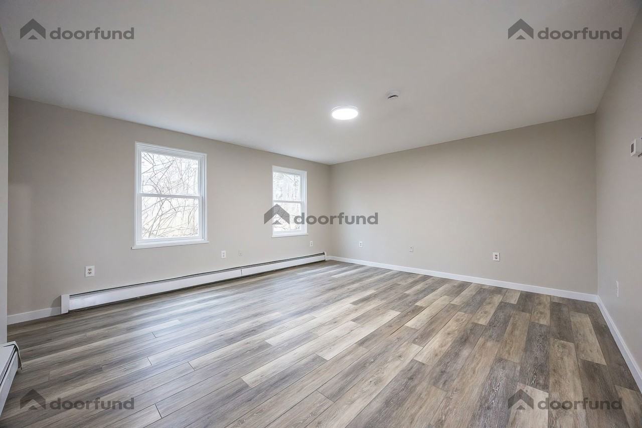 9 Carroll St #8 - Photo 6 of 34