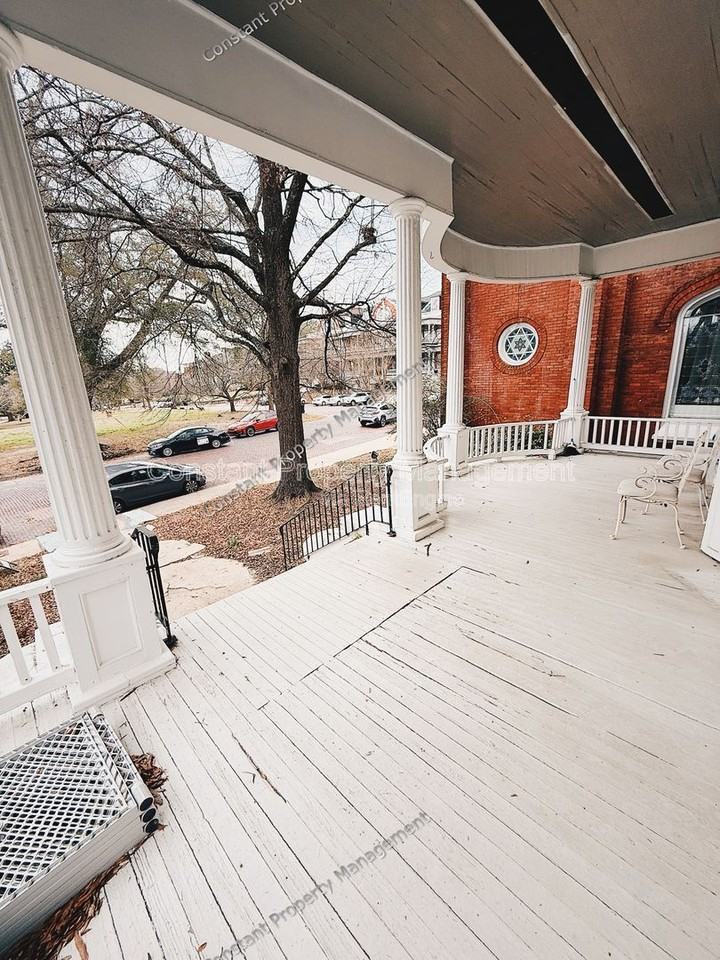 1061 High St #D - Photo 2 of 12