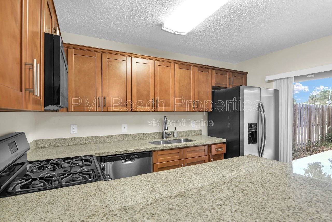 2333 Waterside Dr - Photo 2 of 38