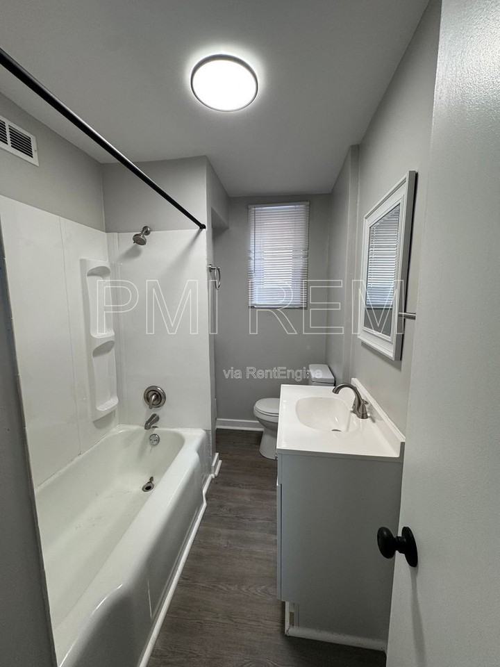 1982 White Pond Dr #6