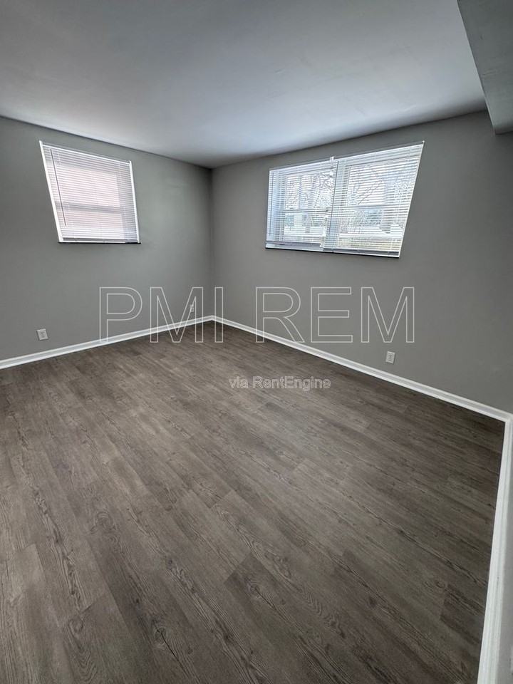 1982 White Pond Dr #6 - Photo 2 of 8