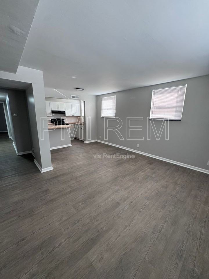 1982 White Pond Dr #6 - Photo 3 of 8