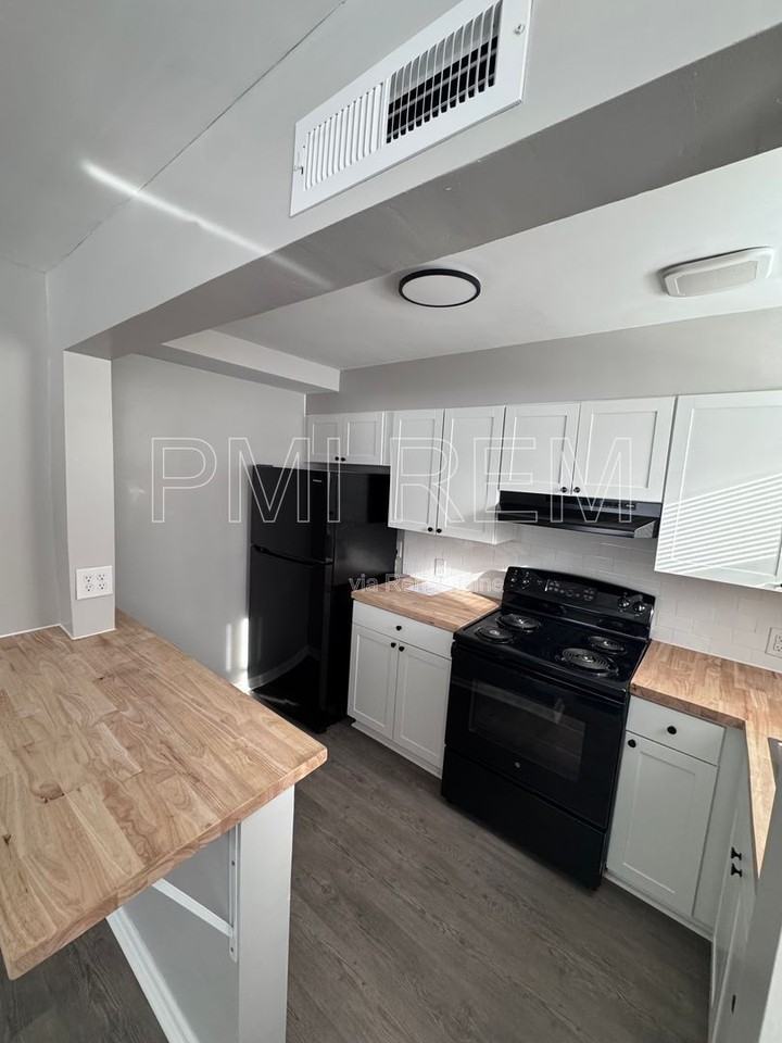 1982 White Pond Dr #6 - Photo 5 of 8