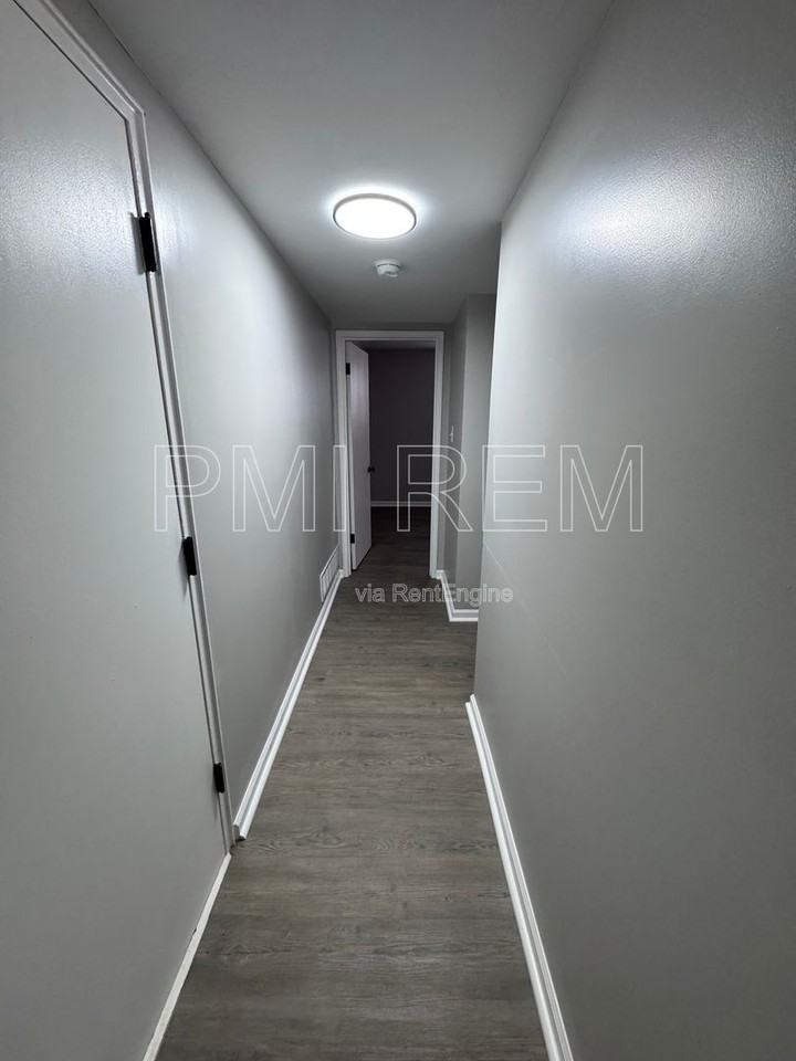 1982 White Pond Dr #6 - Photo 6 of 8