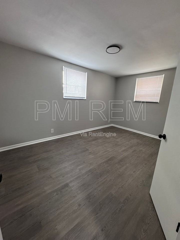 1982 White Pond Dr #6 - Photo 7 of 8