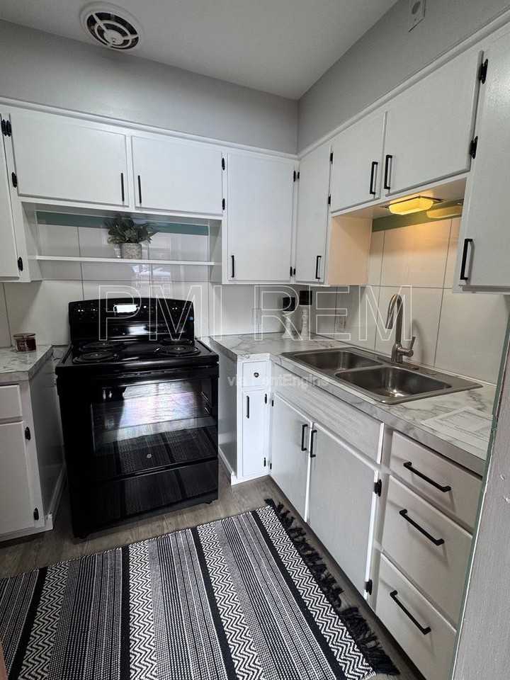 2010 W Market St #9 - Photo 5 of 9