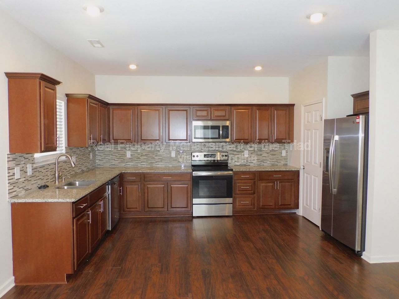 117 Sommerwall Pl - Photo 4 of 19