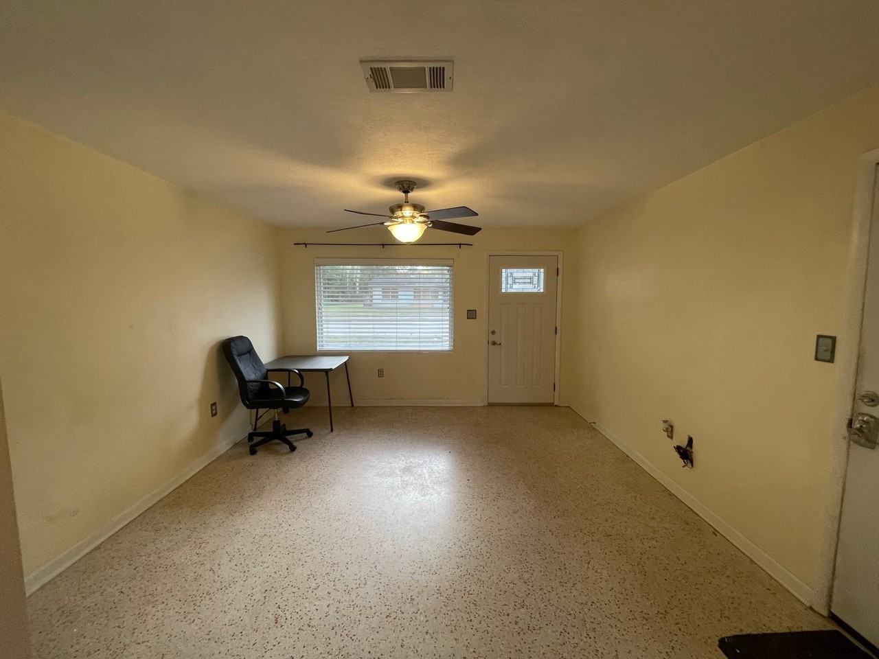 2111 Nw 55th St - Photo 3 of 12