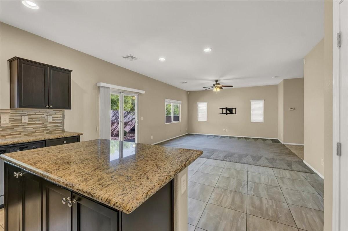 7922 Blue Lake Peak St - Photo 5 of 22