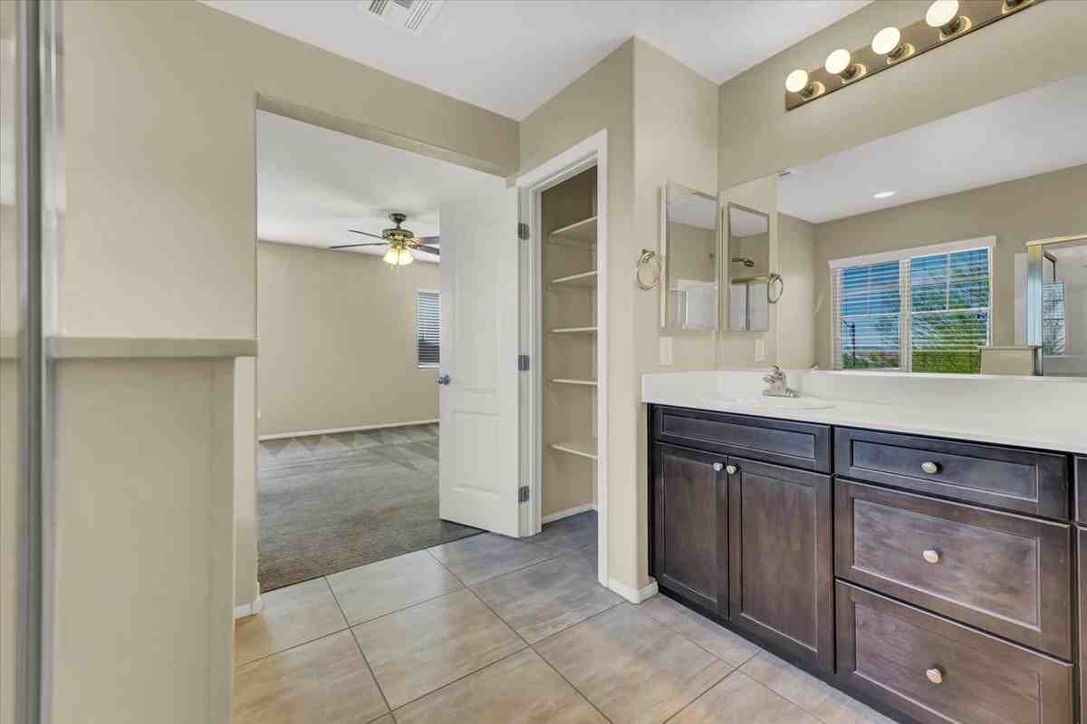 7922 Blue Lake Peak St - Photo 5 of 22