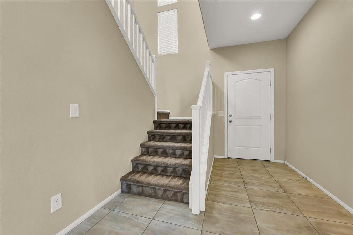 7922 Blue Lake Peak St - Photo 4 of 22
