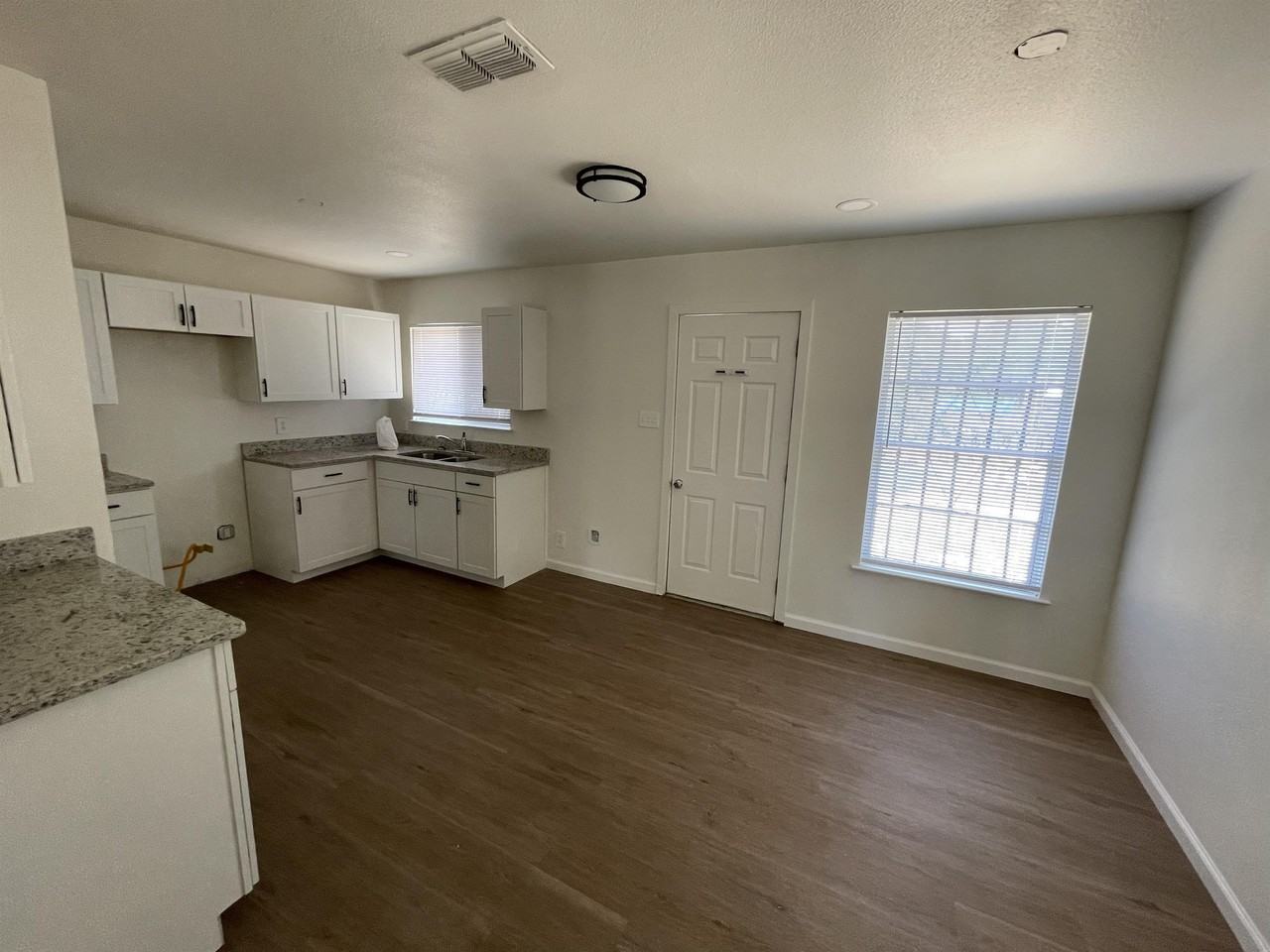 5547 Stonybrook Dr - Photo 2 of 28