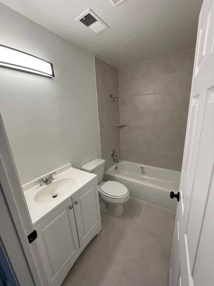 5547 Stonybrook Dr - Photo 7 of 28