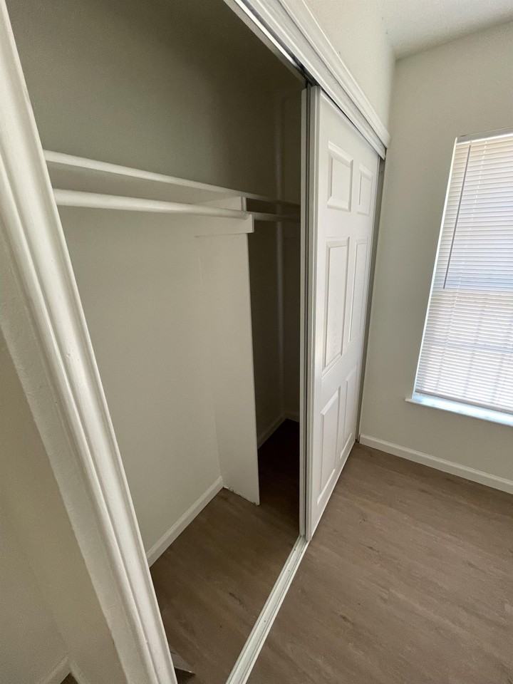 5547 Stonybrook Dr - Photo 3 of 28