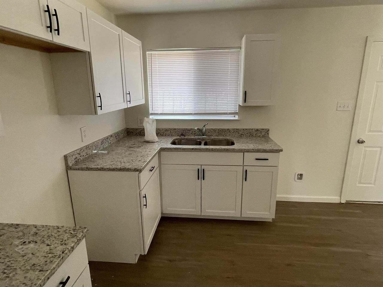 5547 Stonybrook Dr - Photo 6 of 28