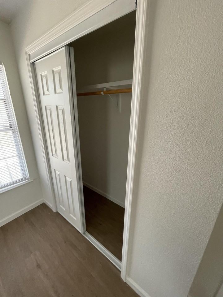 5547 Stonybrook Dr - Photo 6 of 28