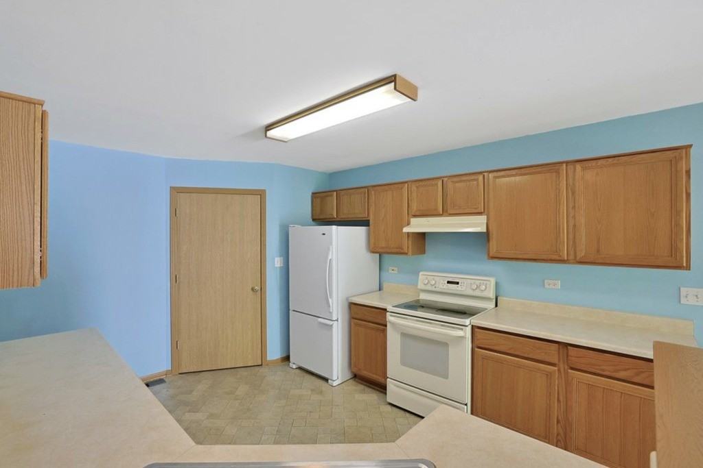 2 Danbury Ct - Photo 6 of 19