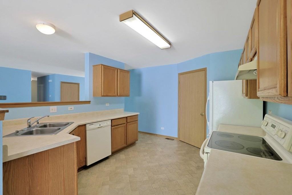 2 Danbury Ct - Photo 7 of 19