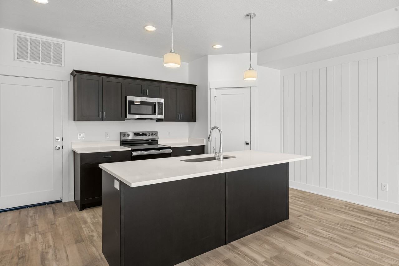 2744 S Allison Way - Photo 4 of 26