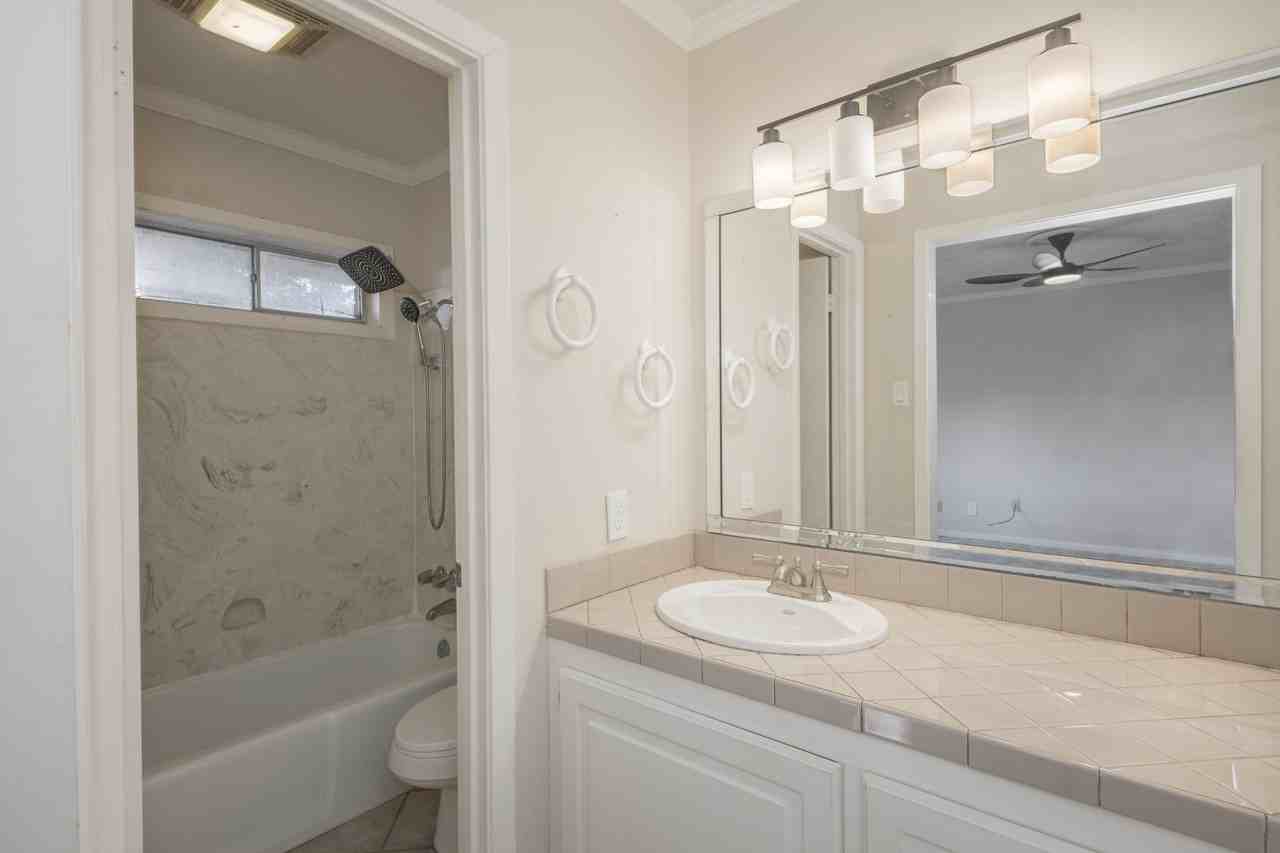 110 York Dr - Photo 3 of 15