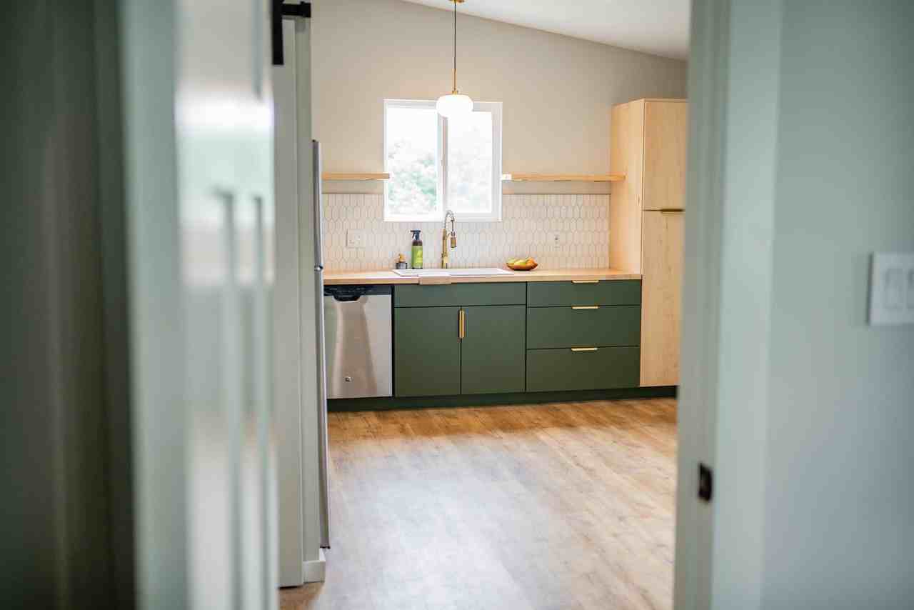 641R S 38th St #R - Photo 4 of 14