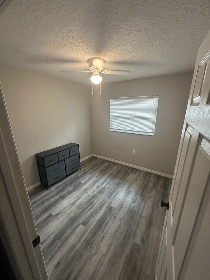 2700 2nd St #FULL - Photo 3 of 7