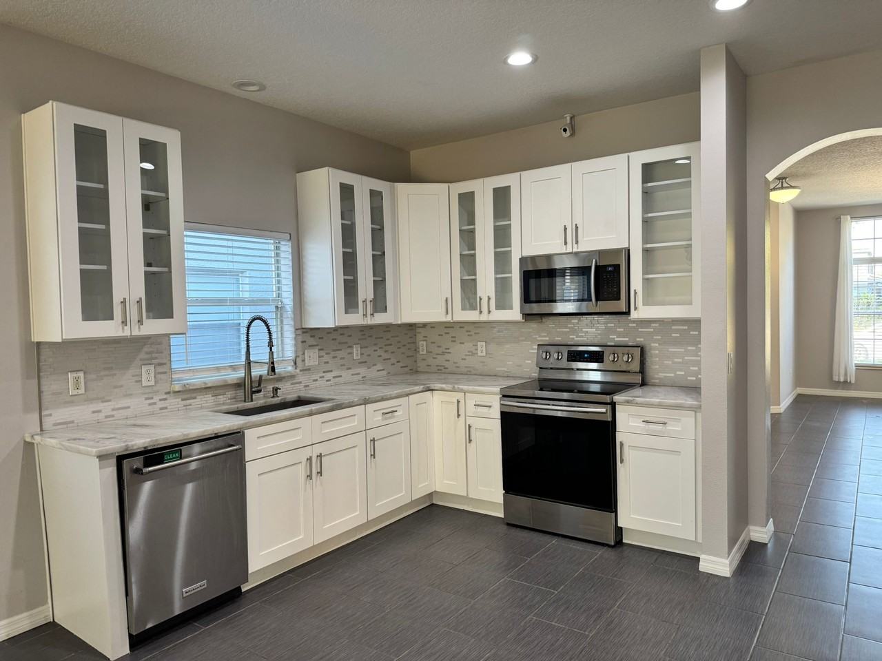 912 Willow Branch Dr - Photo 4 of 27