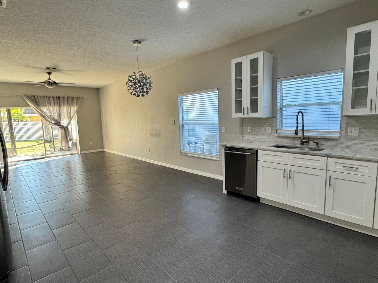 912 Willow Branch Dr - Photo 5 of 27