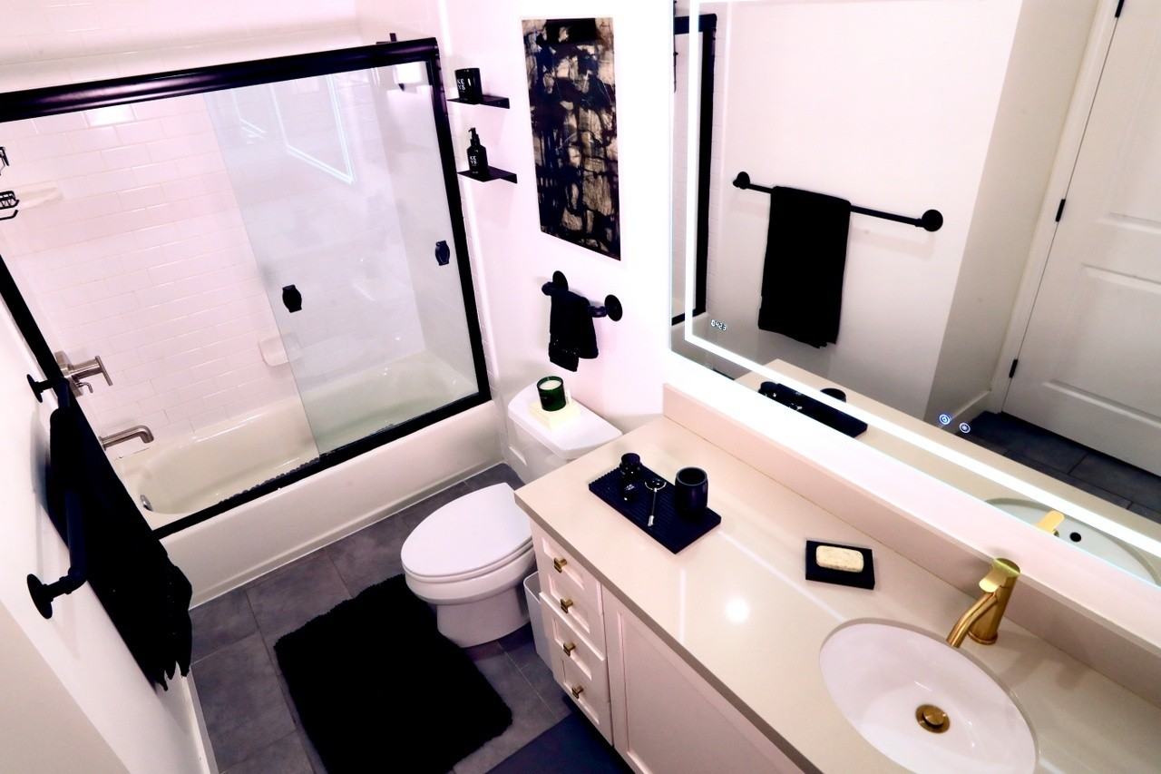 4702 Fulton Ave #302 - Photo 6 of 17