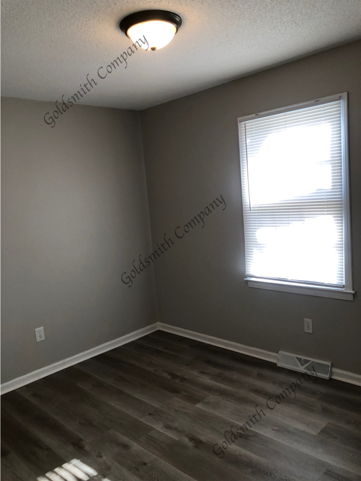 12 Danhardt St - Photo 5 of 9