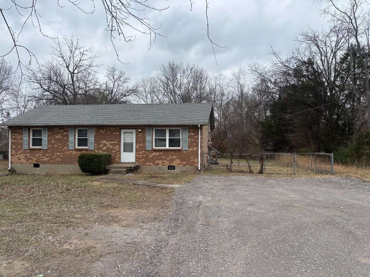 621 Dover Rd - Photo 3 of 13