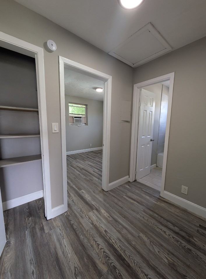 1024 W 29th St #3 - Photo 4 of 11