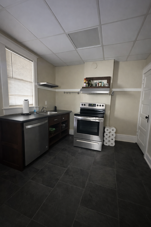 446 Lake St - Photo 2 of 20