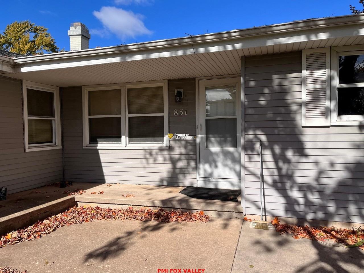 831 S Commercial St - Photo 2 of 16