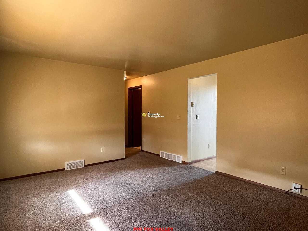 831 S Commercial St - Photo 6 of 16