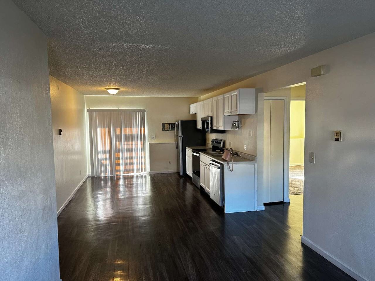 865 Hathaway Dr Apt D - Photo 3 of 25