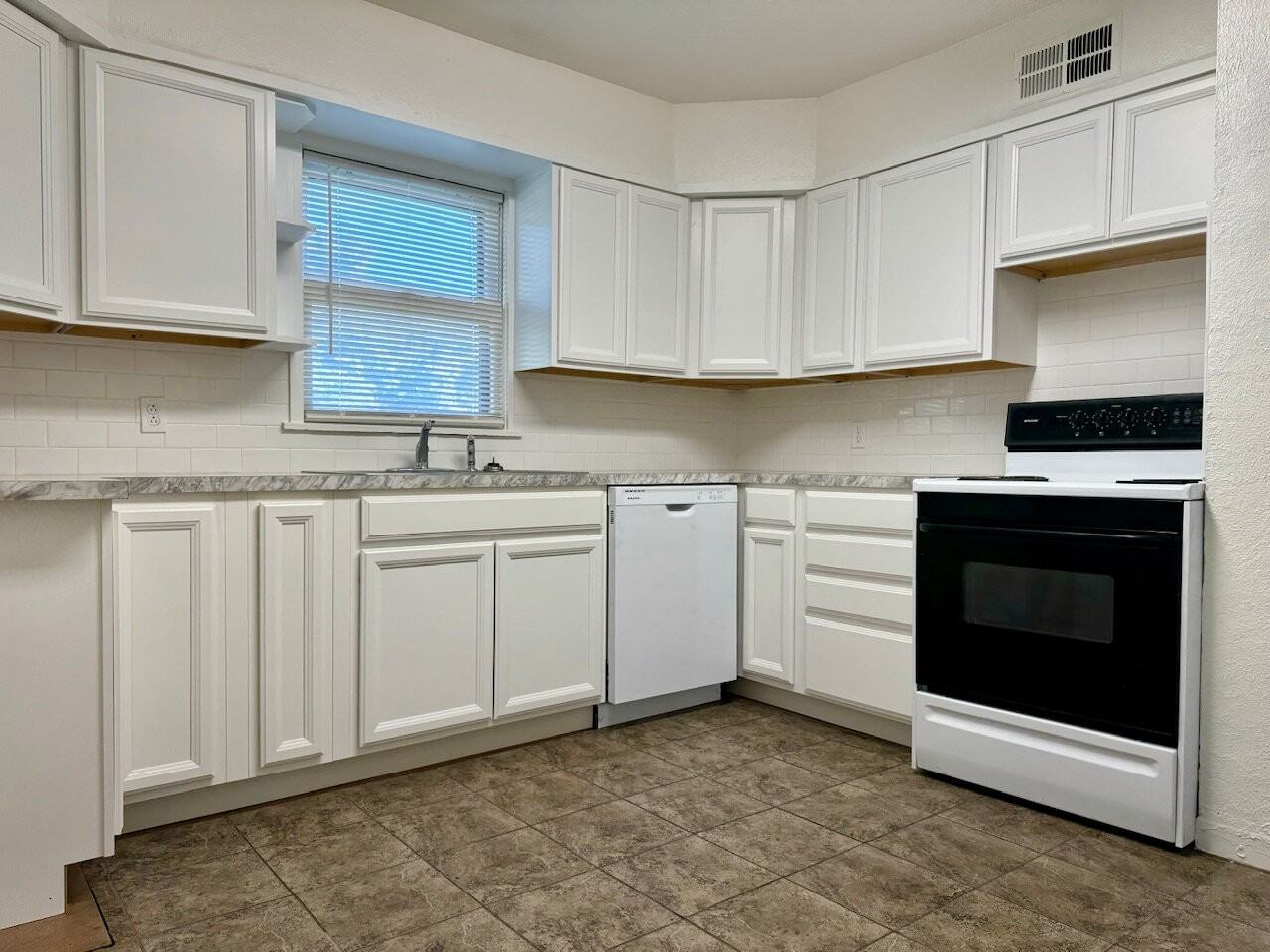 4001 32nd St - Photo 7 of 21