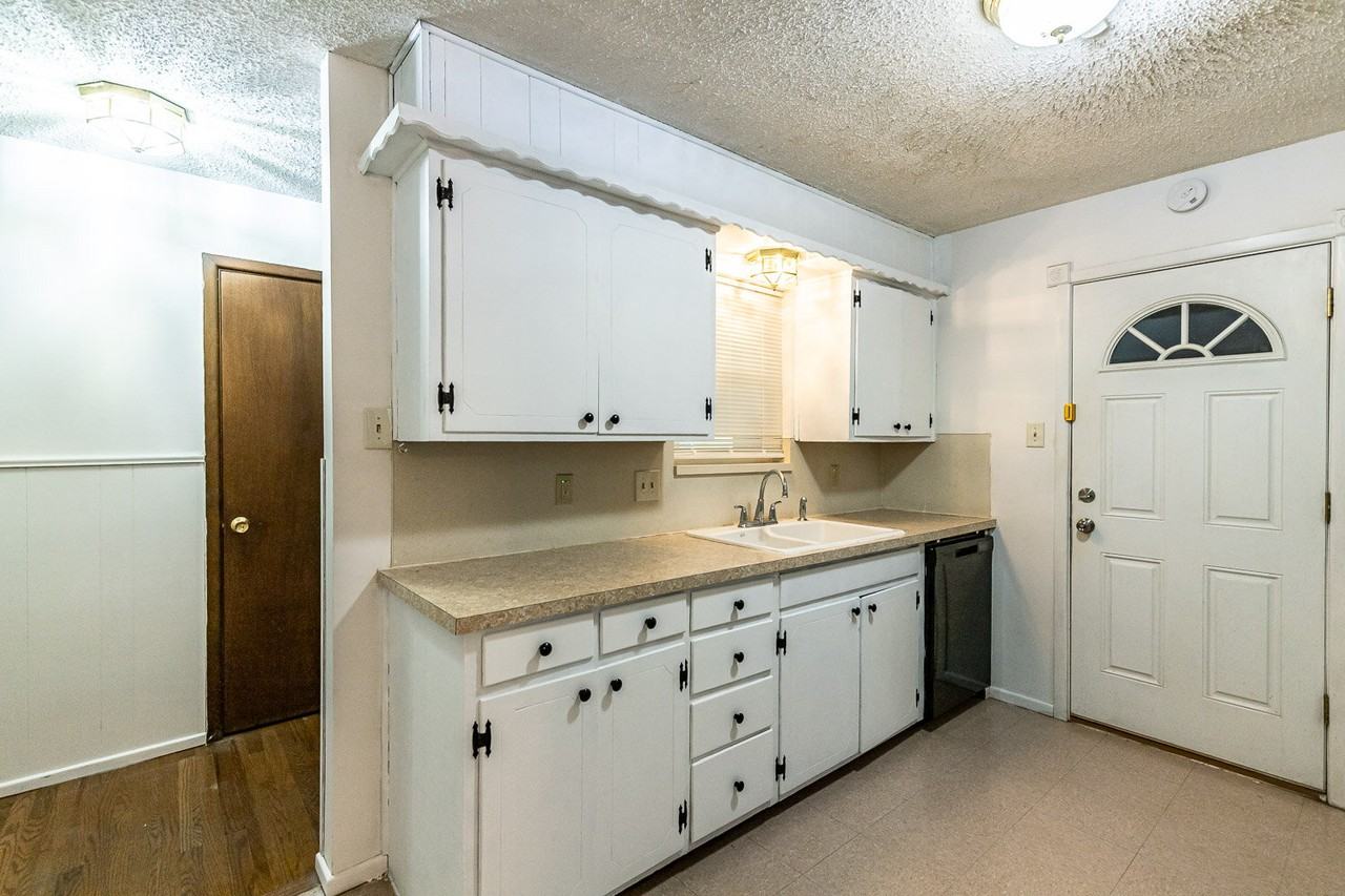 5506 37th St - Photo 5 of 30