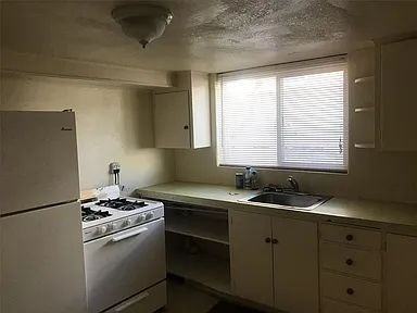 3857 Adams Ave - Photo 3 of 9