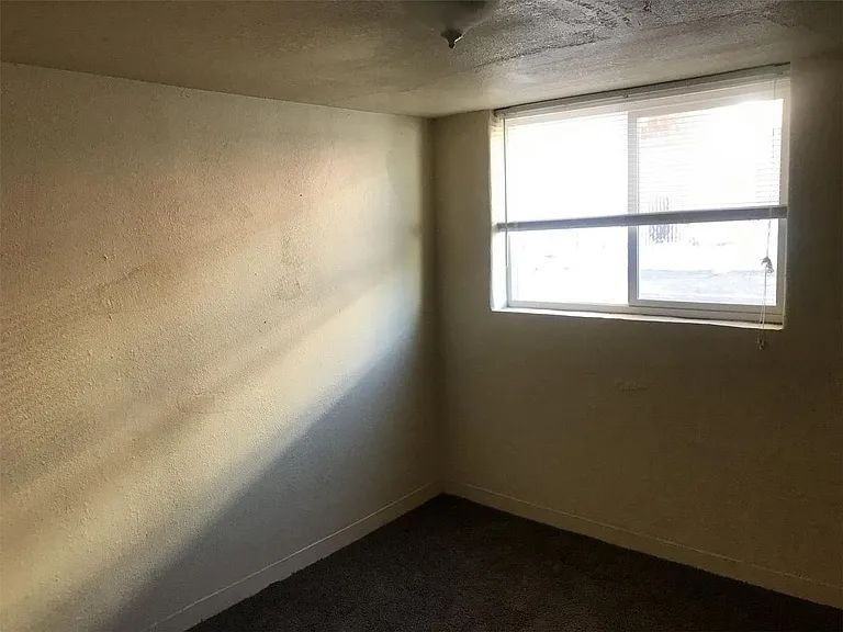 3857 Adams Ave - Photo 4 of 9