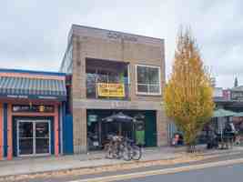 featured image of 838 E 12th Aly