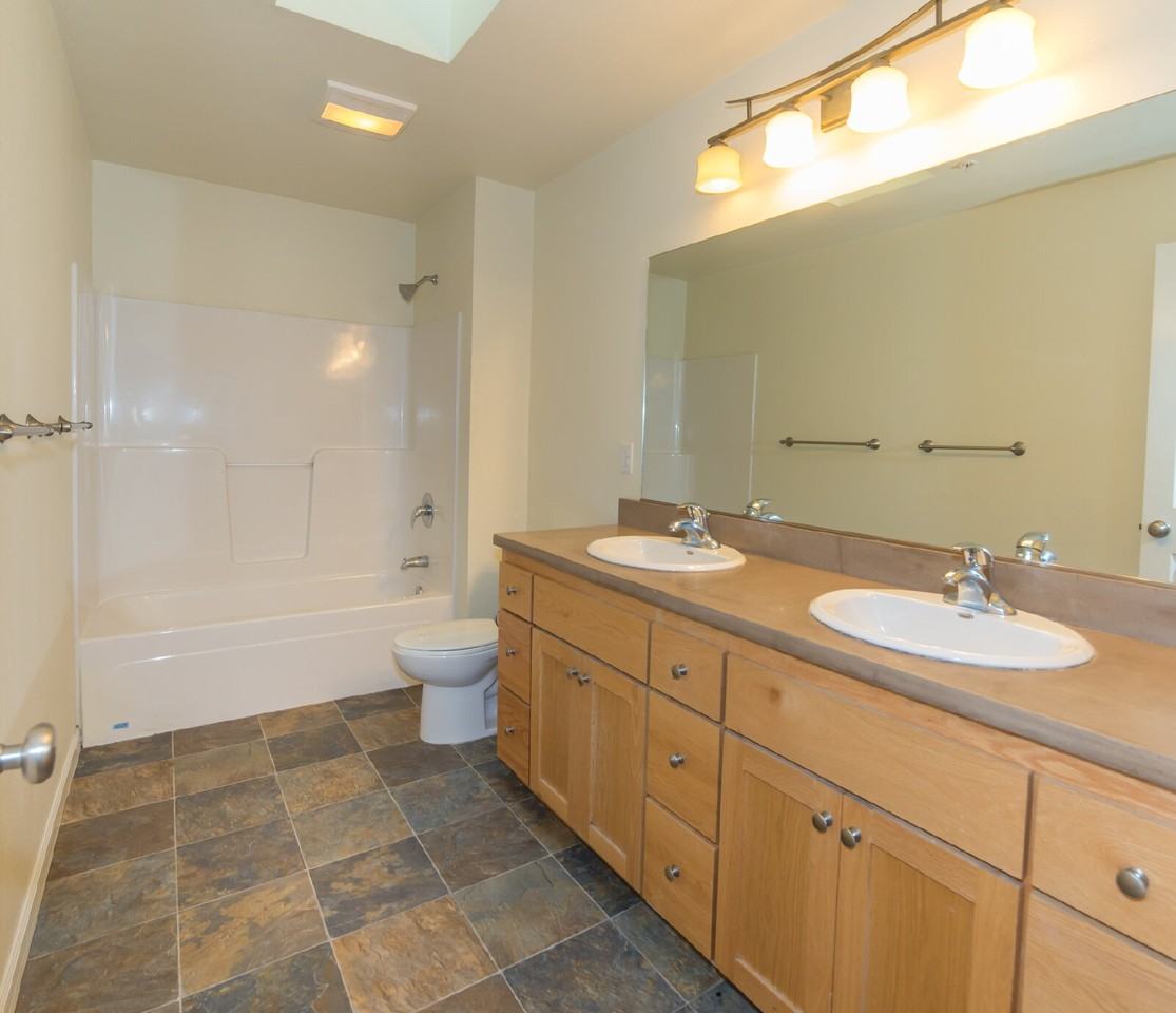 838 E 12th Aly - Photo 6 of 12