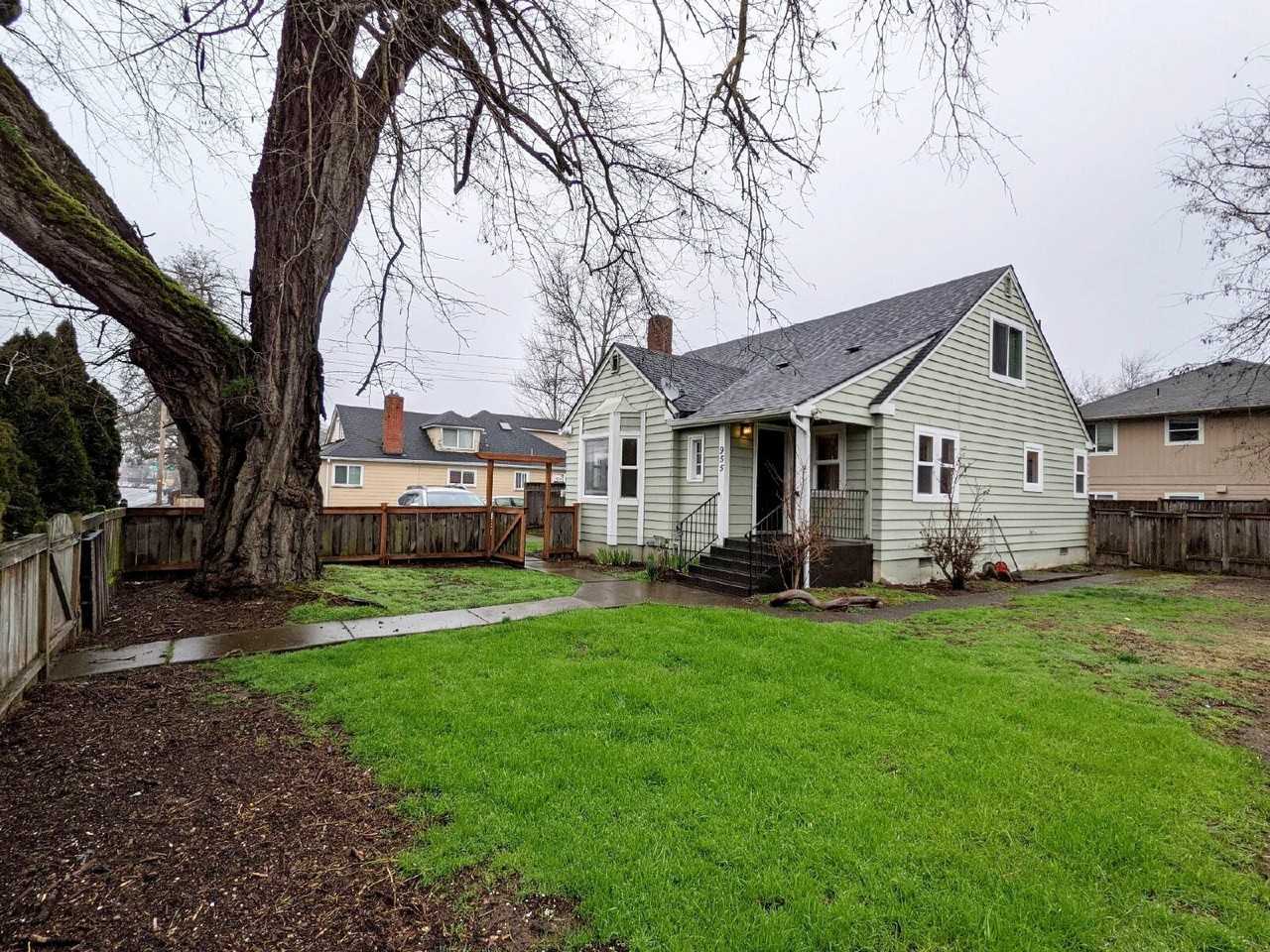 955 Chambers St - Photo 2 of 16