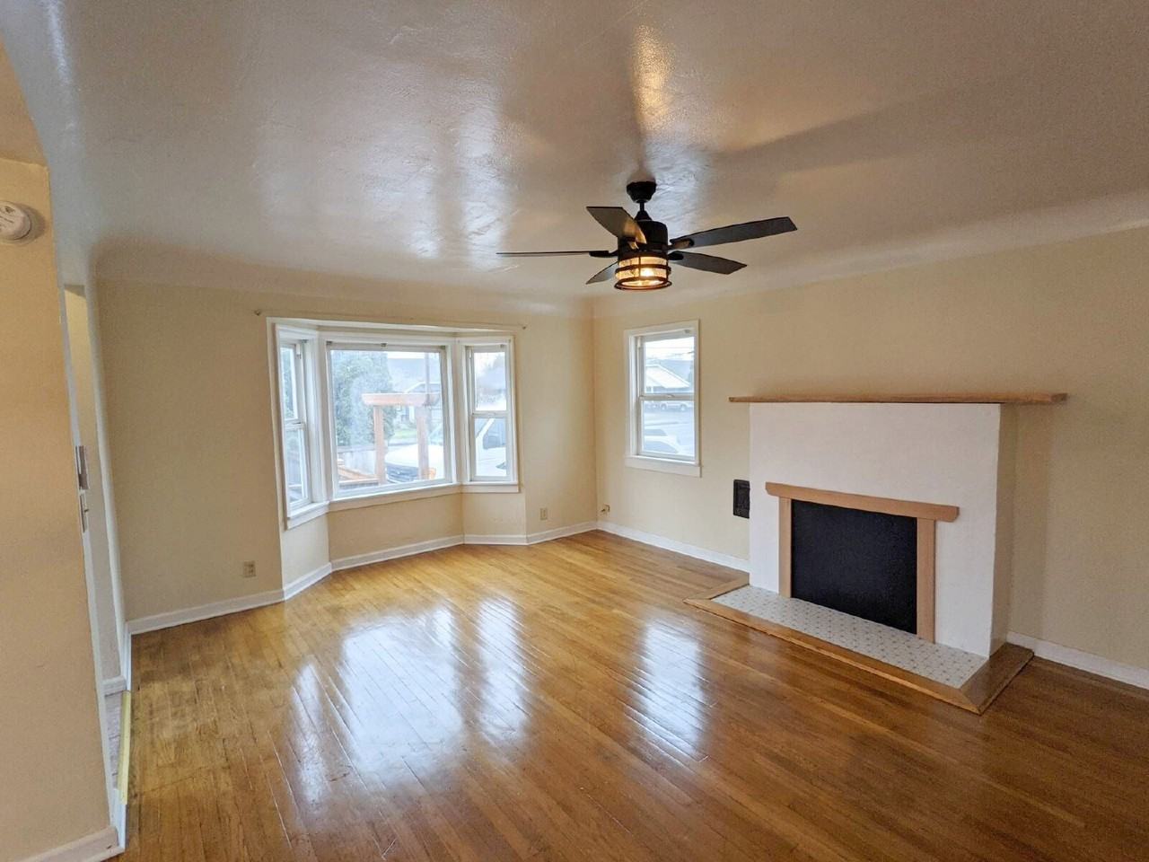 955 Chambers St - Photo 3 of 16