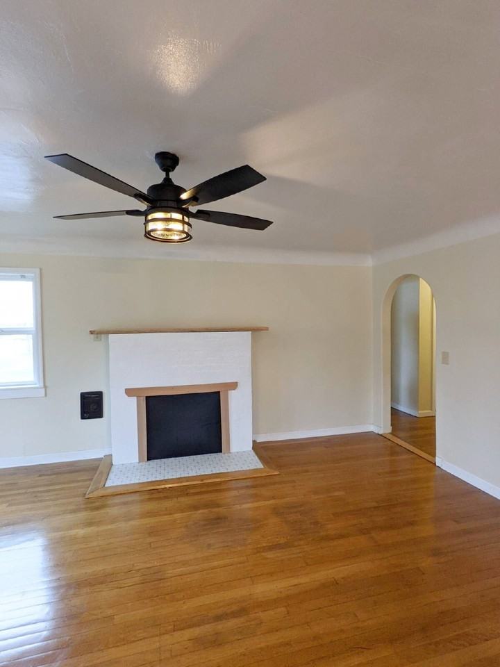 955 Chambers St - Photo 4 of 16