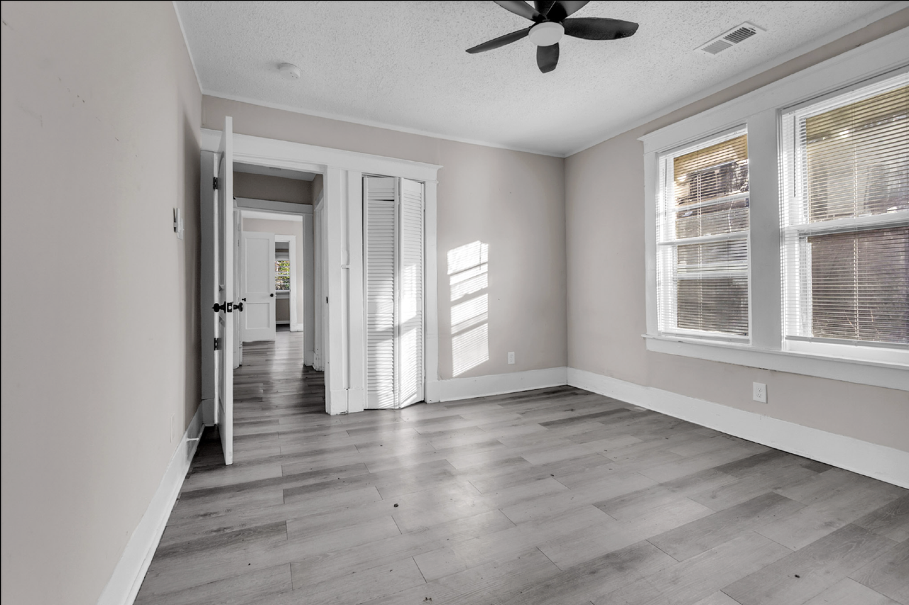 696 Inez St - Photo 5 of 16