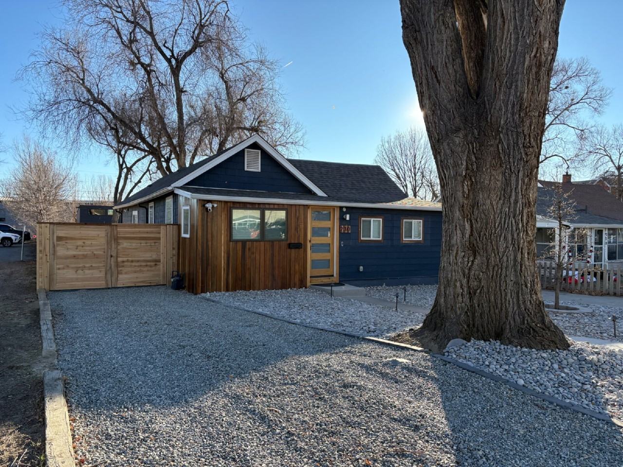 230 Emery St - Photo 3 of 38