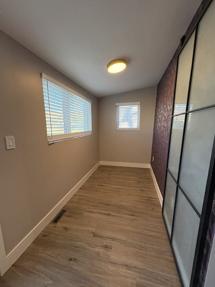 230 Emery St - Photo 4 of 38