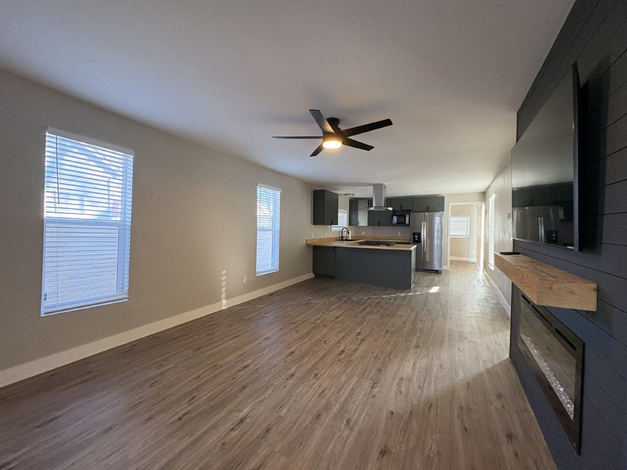 230 Emery St - Photo 6 of 38