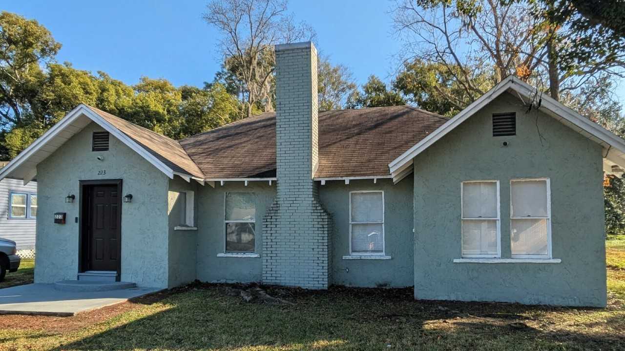 223 Lane Ave S - Photo 2 of 20